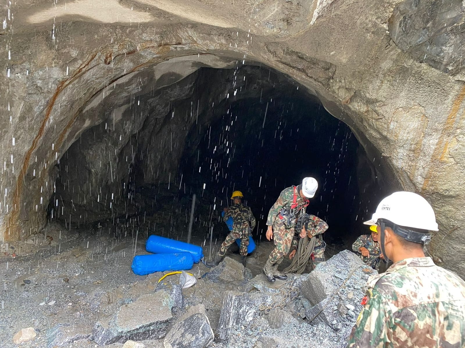 Népal : plus de 1 252 morts dans une inondation de tunnel