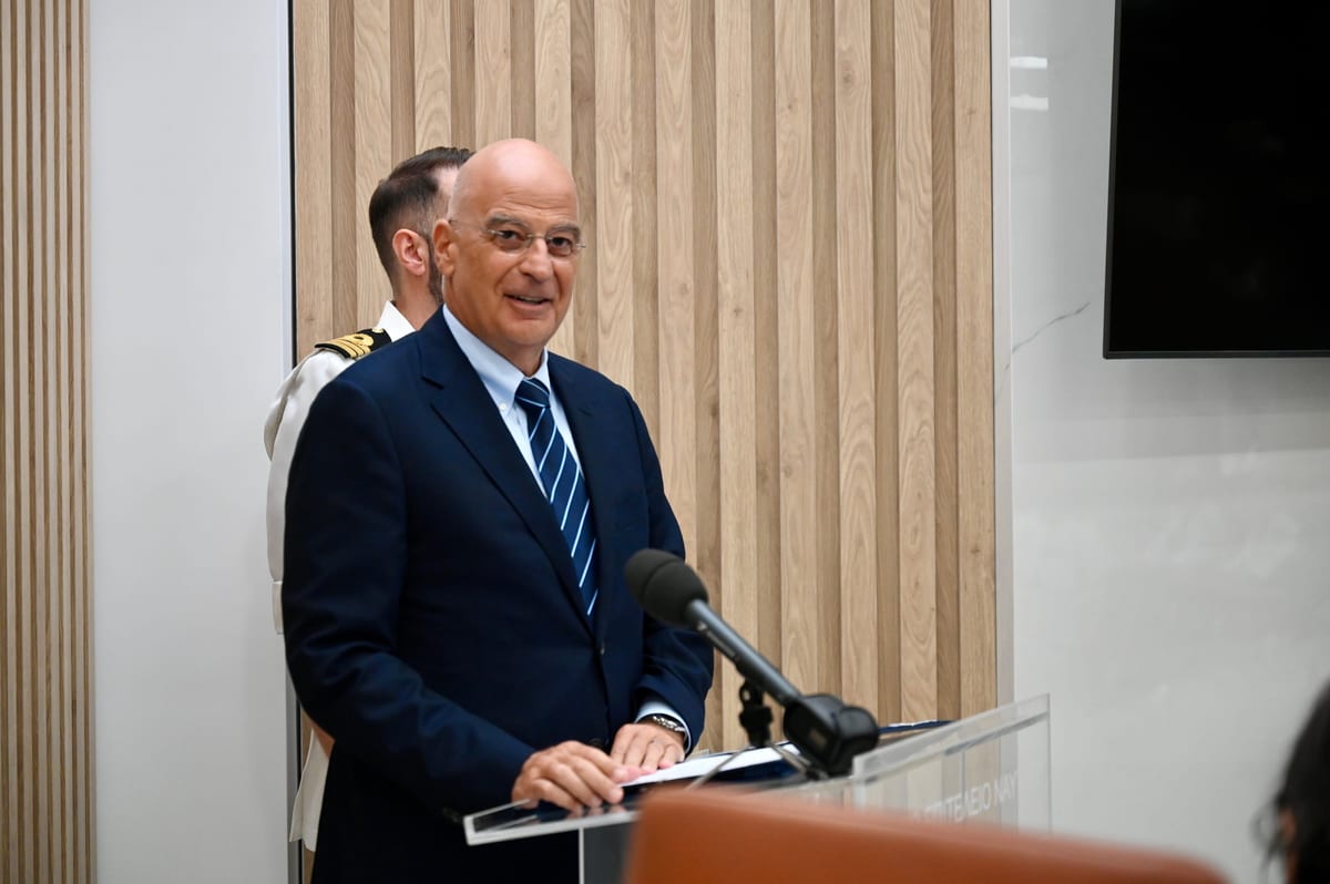 Nikos Dendias visite les logements militaires en construction à Didymoteicho