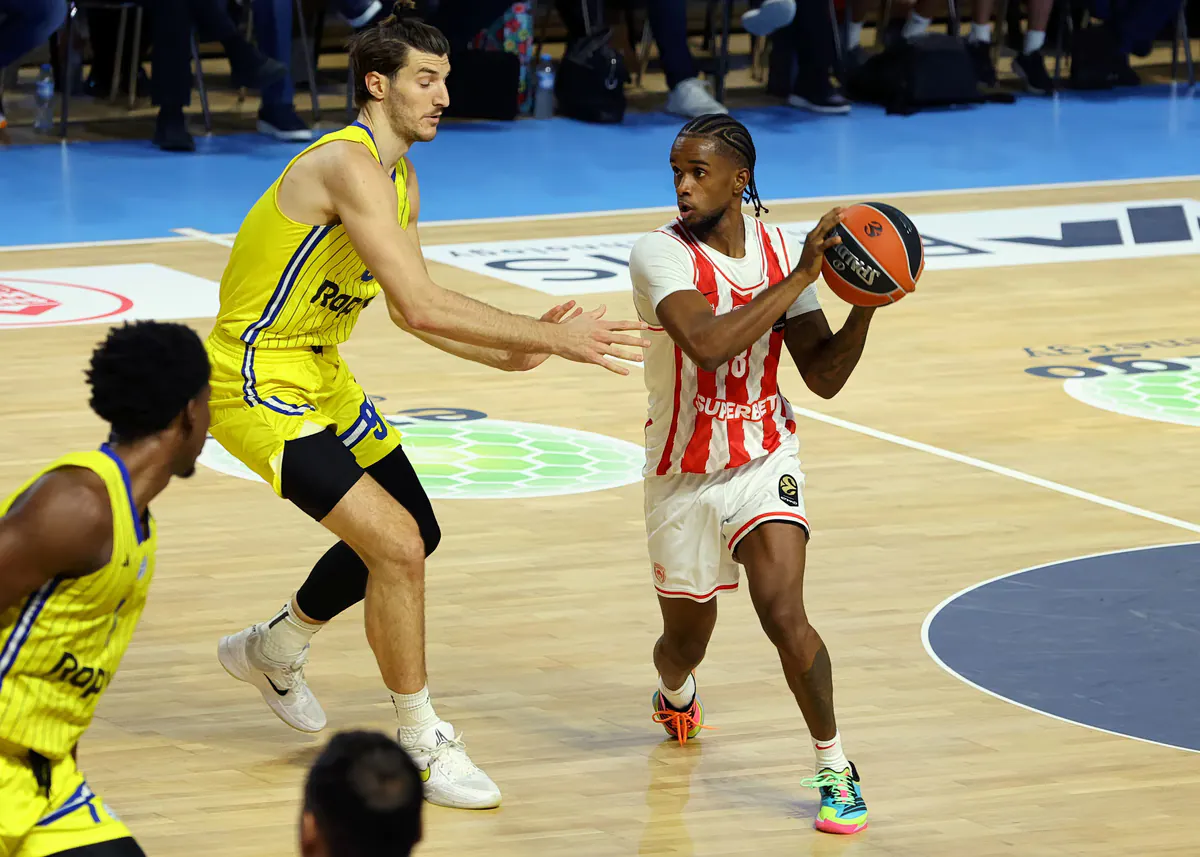 Olympiacos remporte le tournoi Neofytos Chandriotis face à Maccabi Tel Aviv 77-72