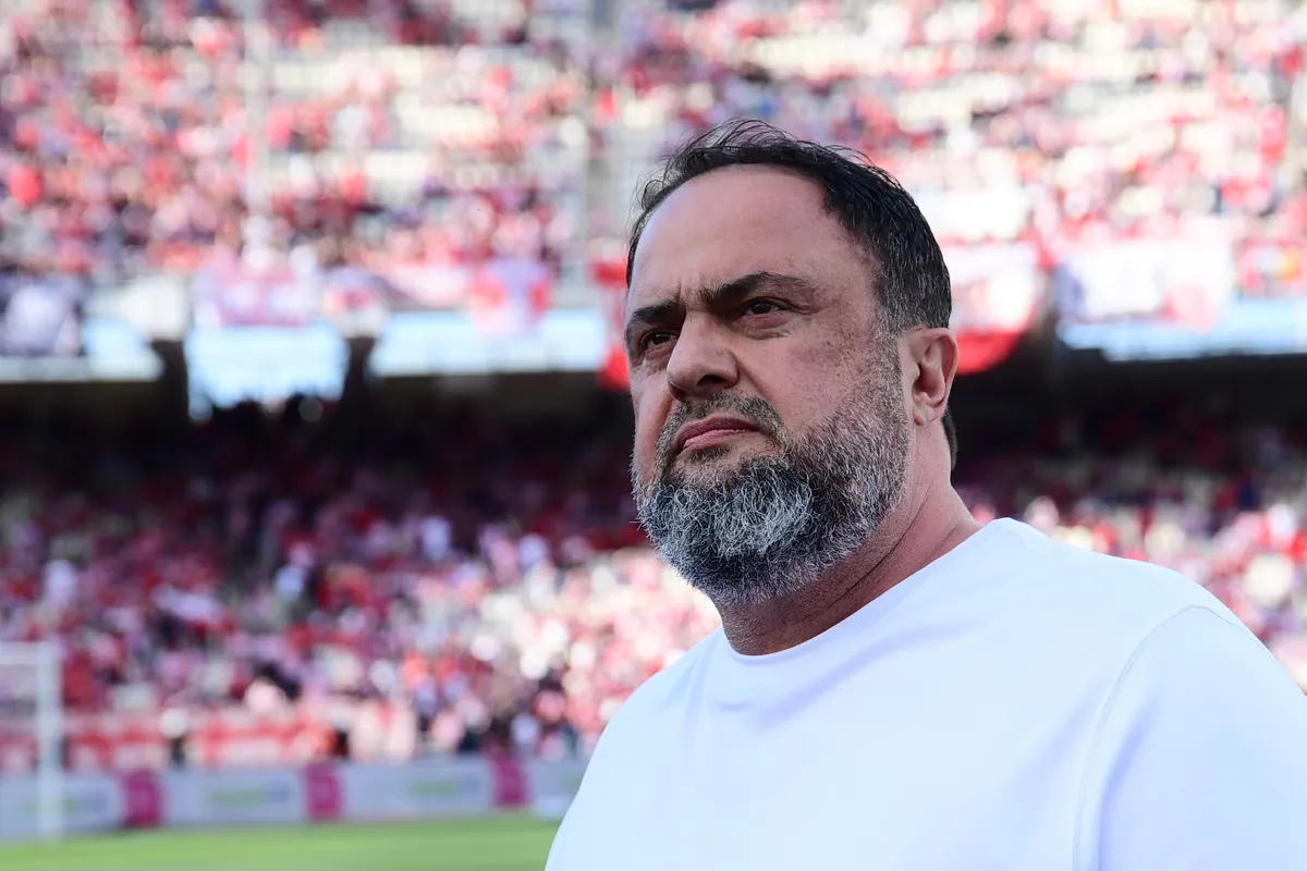 Olympiacos : Vangelis Marinakis présente Imanol Alguacil comme nouveau coach