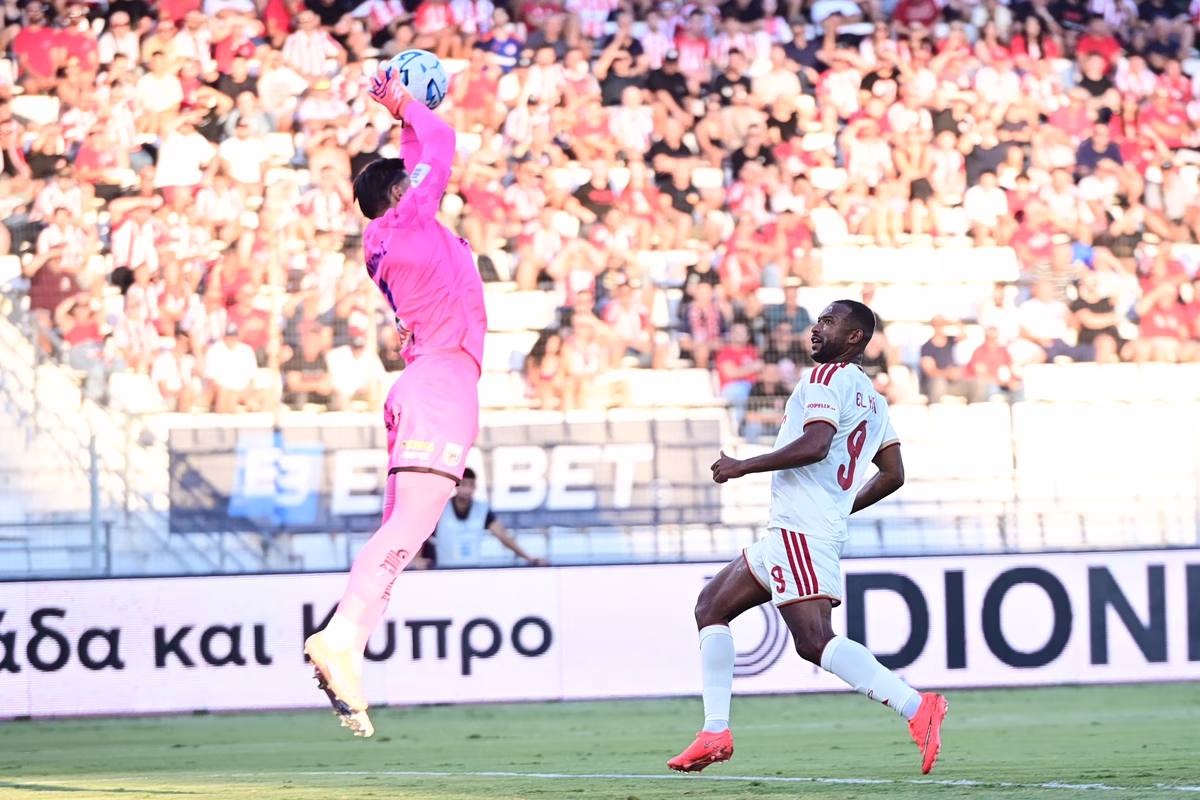 Olympiacos rate une belle occasion contre Volos