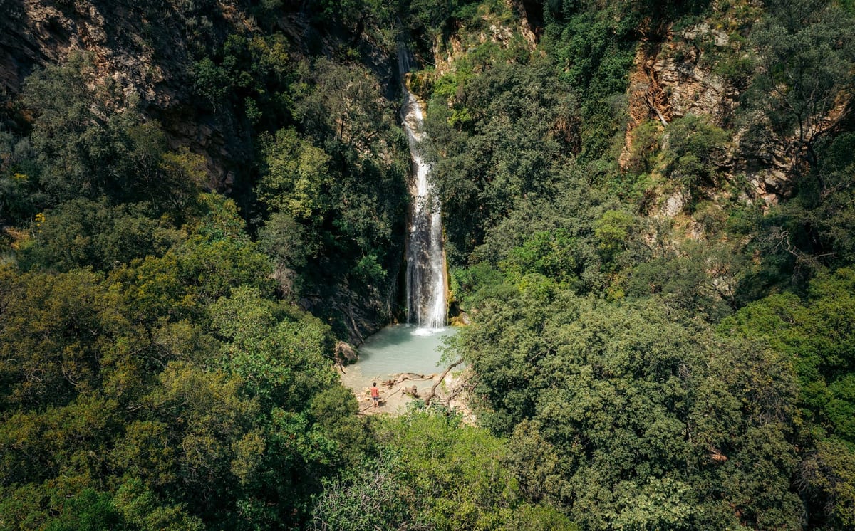 Opération de sauvetage d'un touriste allemand de 74 ans aux chutes de Neda en Ilia