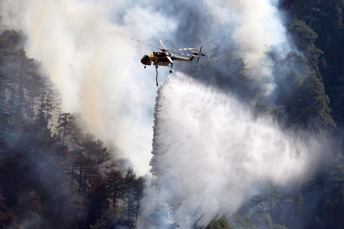 PASOK : l'incendie à Konitsa brûle pour le huitième jour