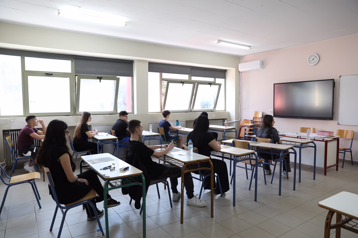 PISA 2025 : le PASOK dénonce une nouvelle baisse des performances des élèves grecs