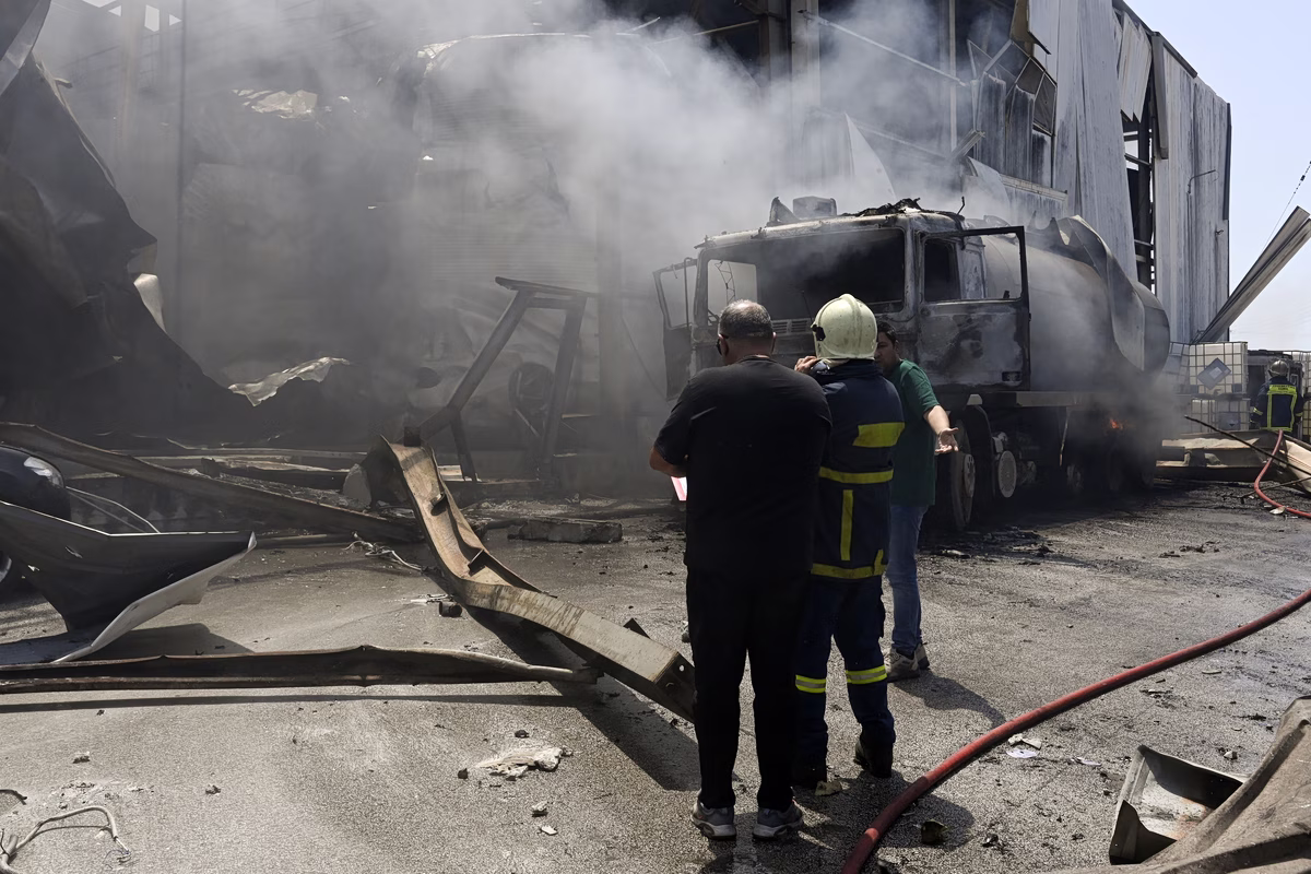 Le PASOK Réagit à l'Explosion à Corinthe : La Sécurité au Travail est Primordiale