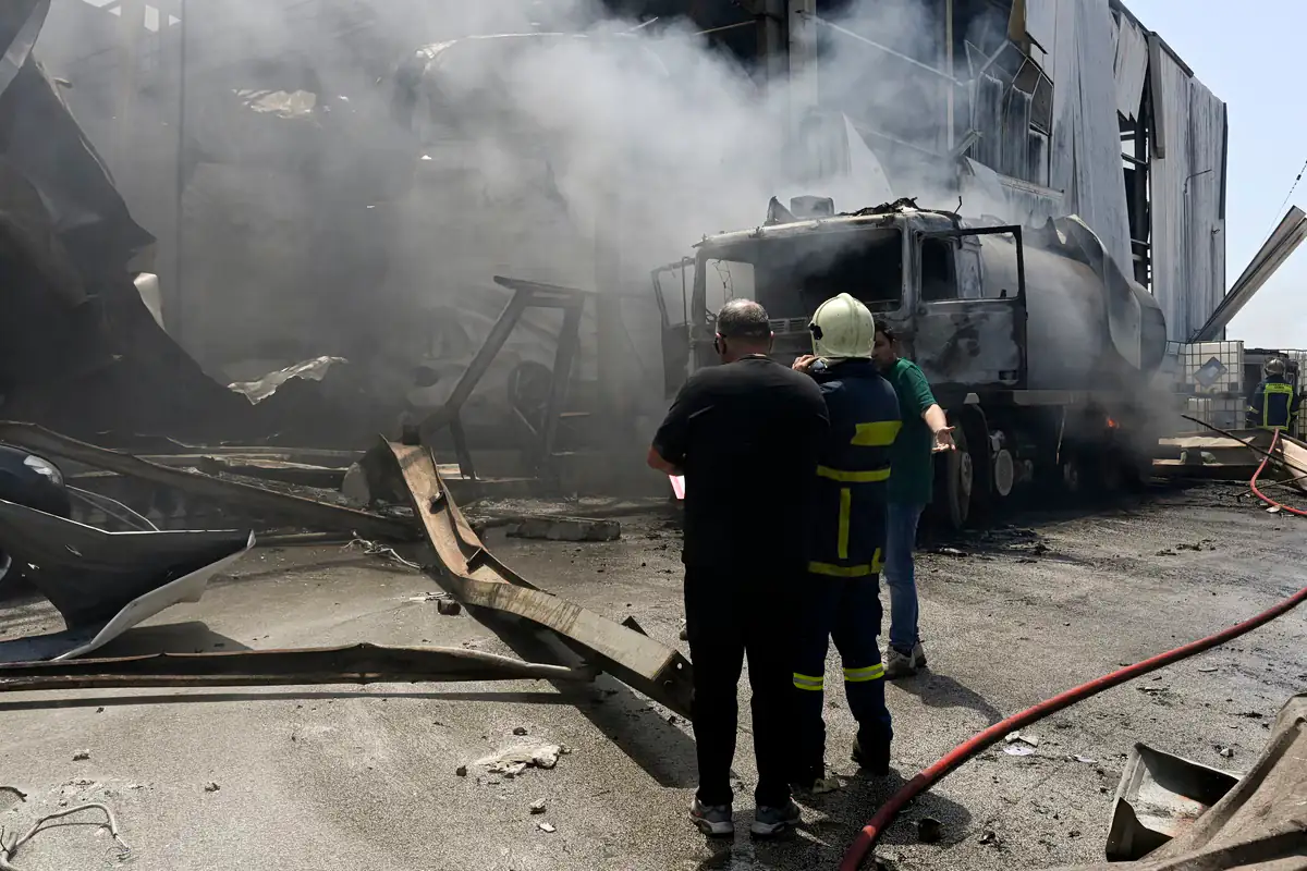Le PASOK Réagit à l'Explosion à Corinthe : La Sécurité au Travail est Primordiale