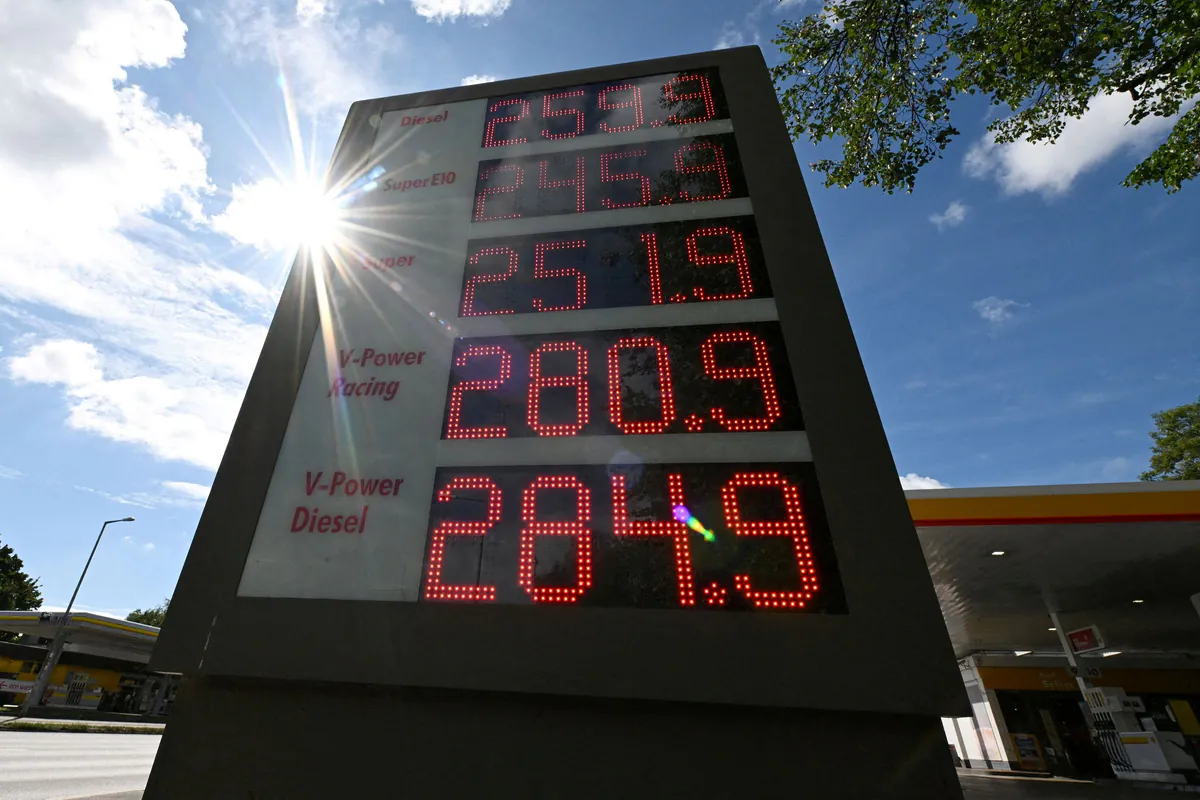 Les prix des carburants atteignent des records historiques en Europe