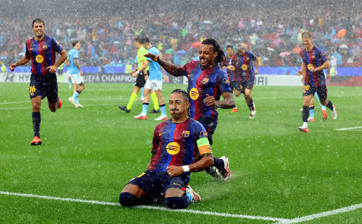 Raphinha but Louvre : la photo qui marque la Ligue des Champions