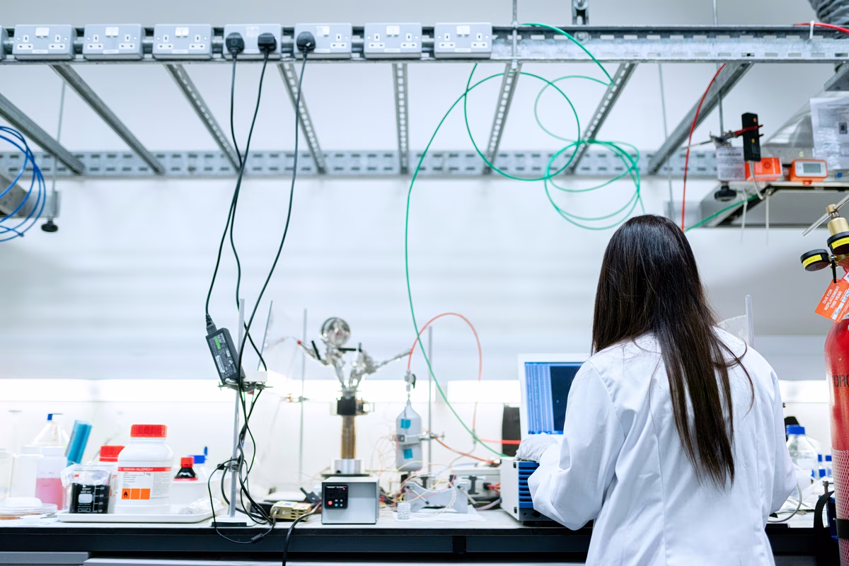 Salaires dans la Recherche et l'Innovation : La Grèce en queue de peloton de l'OCDE