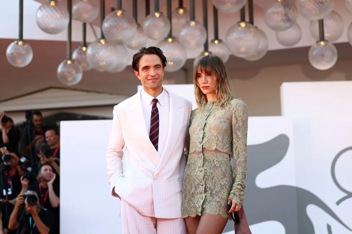Suki Waterhouse n'a pas de problème avec le népotisme