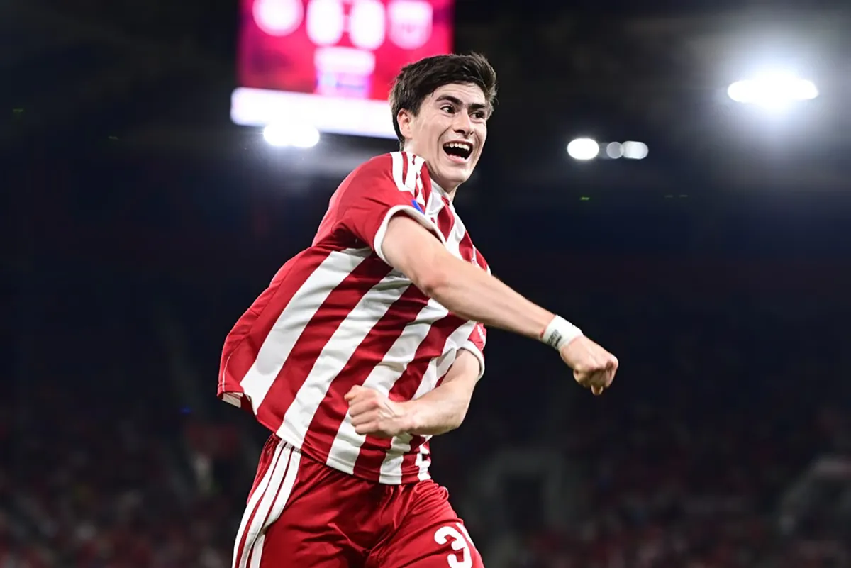 Un supporter mexicain a effectué le voyage depuis le Mexique jusqu’au stade Georgios Karaiskakis pour assister au match Olympiacos contre l’OFI et suivre de près Armando Gonzalez.