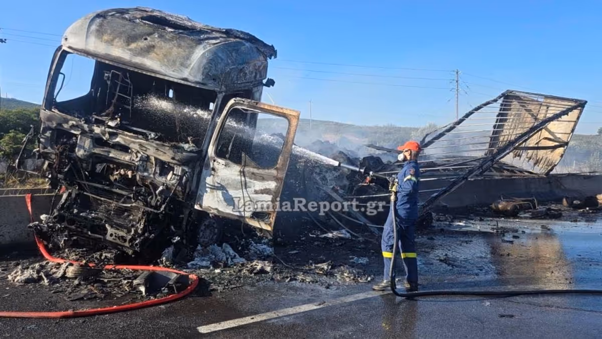 Tragédie Routière en Phthiotide : Un Mort dans une Collision Impliquant Deux Camions, un Véhicule Incendié