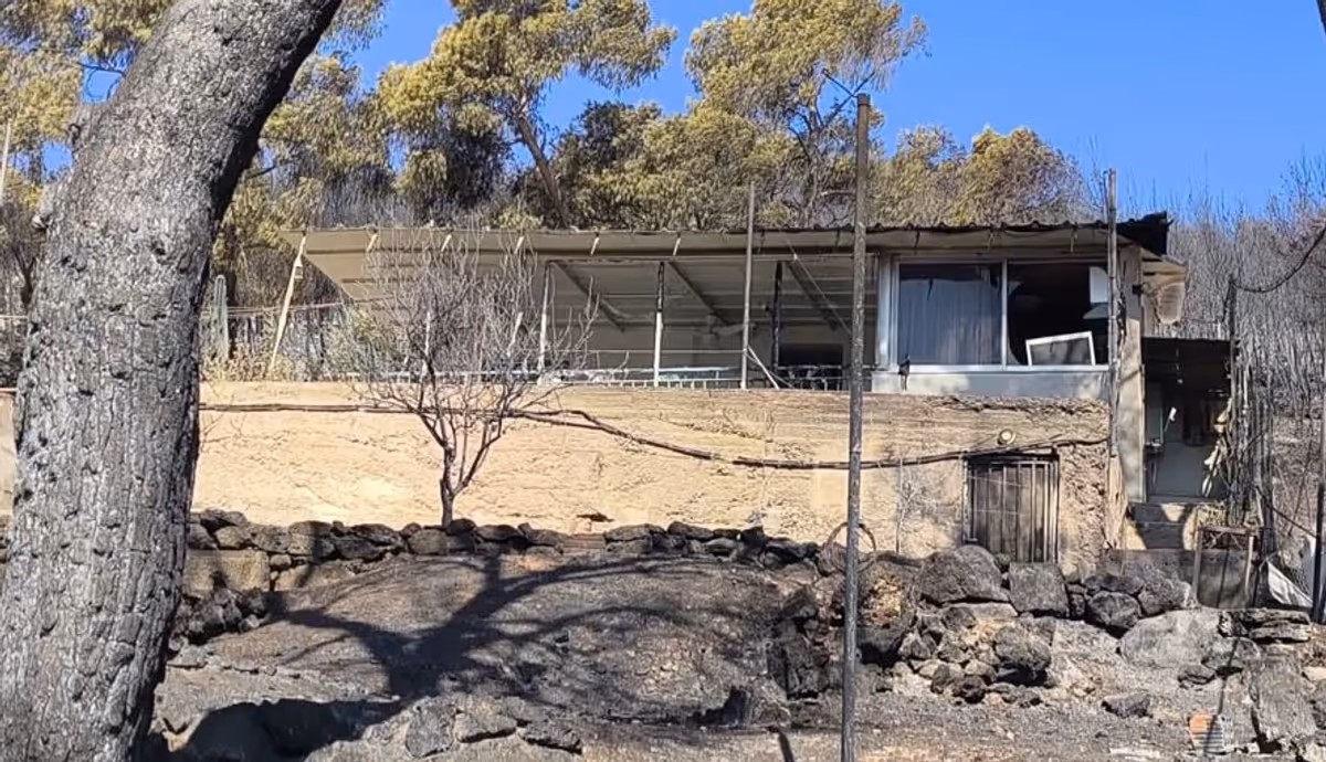 Tragédie à Salamine : Un couple de personnes âgées périt dans un incendie, leur maison épargnée
