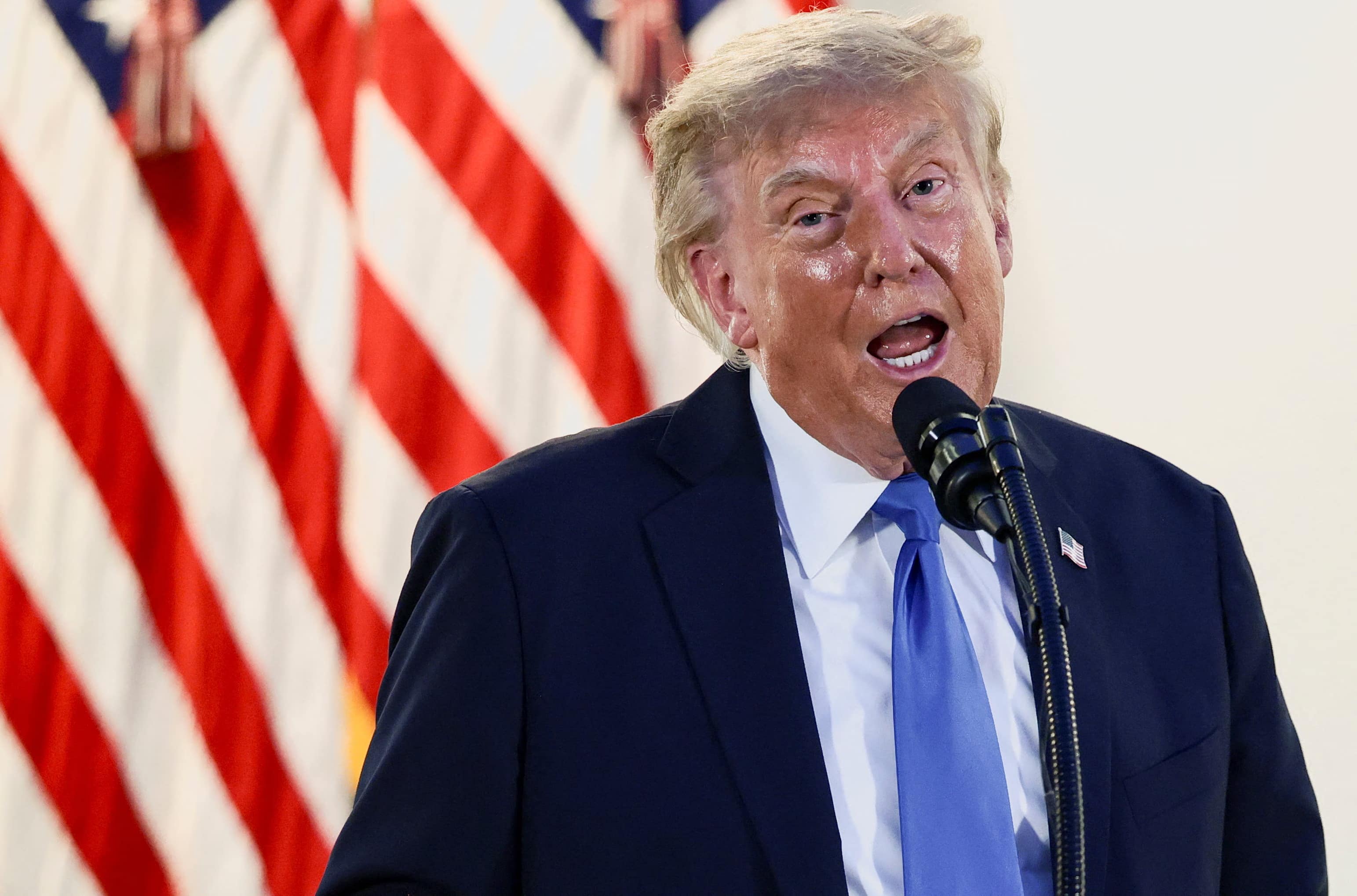 Trump presse la Fed et menace des pays d'exclusion