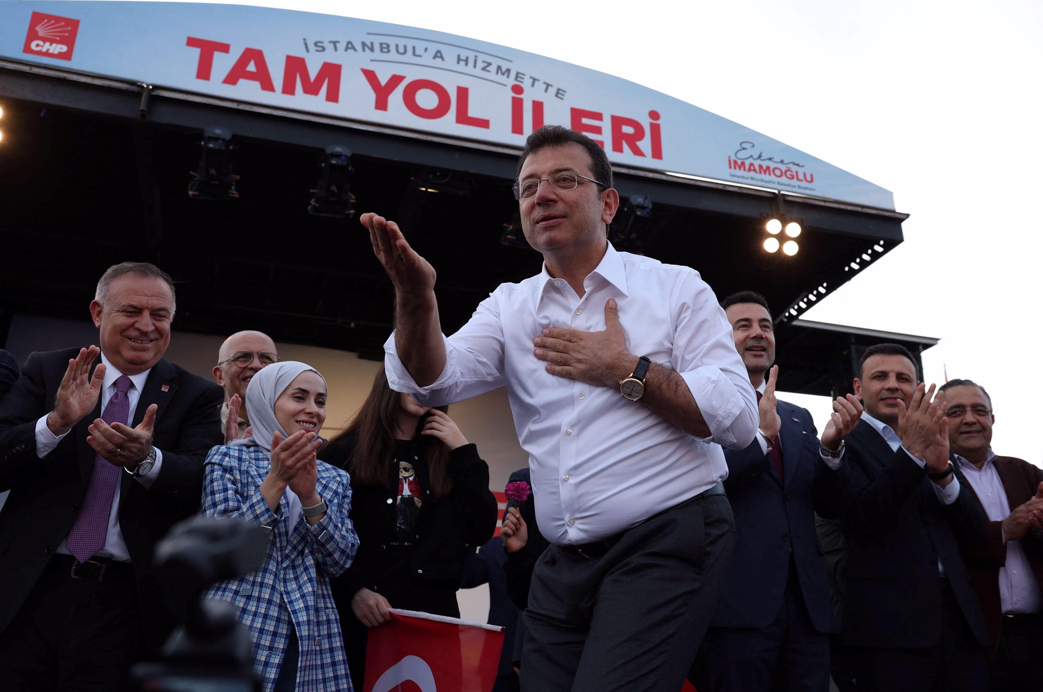 Turquie : La nouvelle affiliation politique d'İmamoğlu depuis sa détention et ses implications