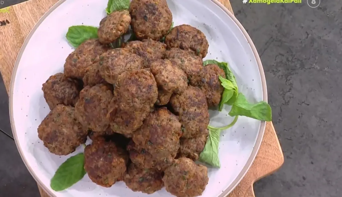 Un festin méditerranéen : Boulettes de viande insulaires et pommes de terre écrasées