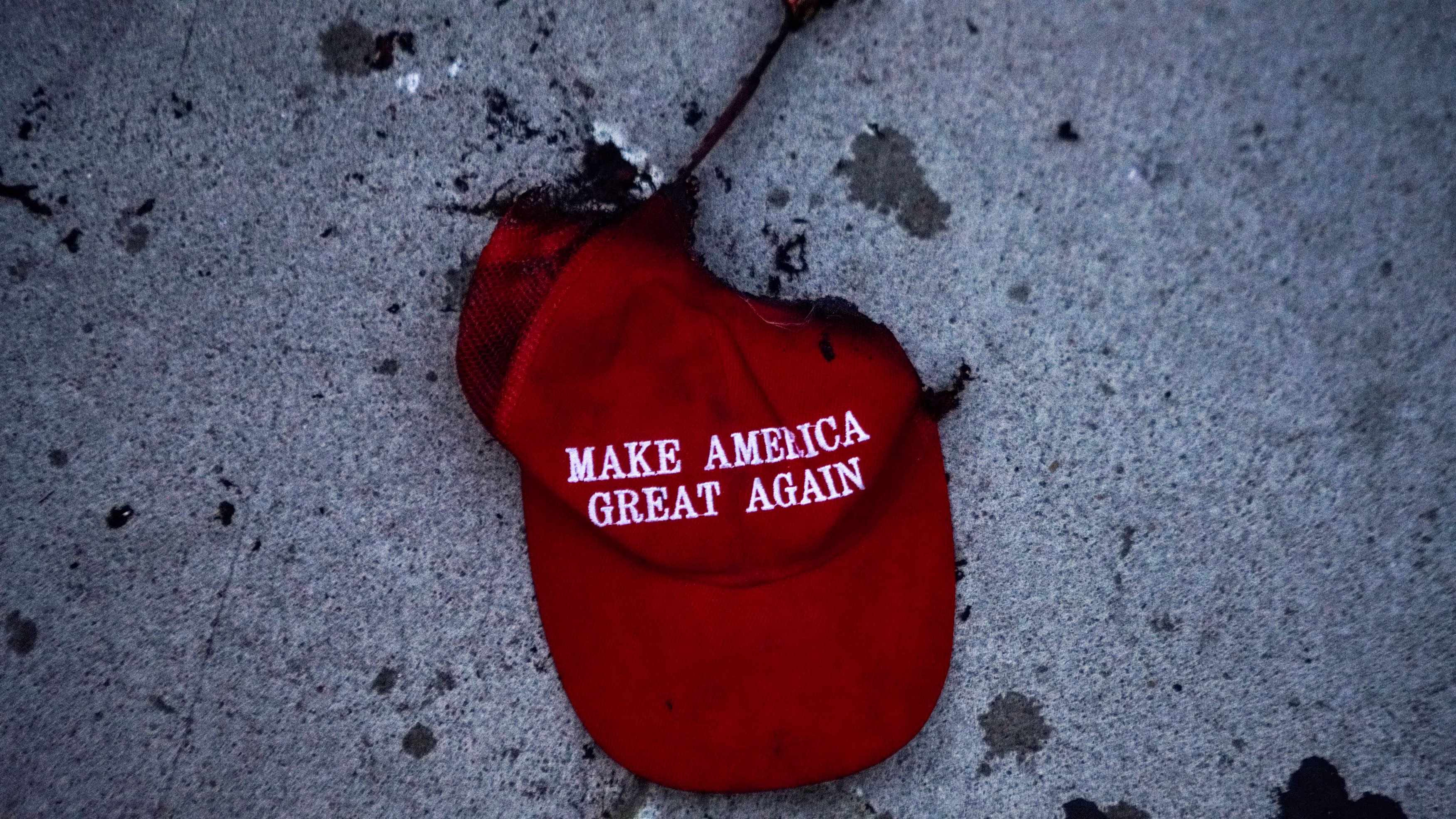 Sur X, des comptes mêlent contenu pornographique et propagande d'extrême droite pro-Trump