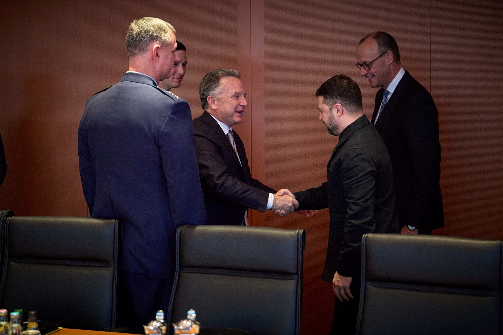 Zelensky demande une trêve pendant la visite des négociateurs américains