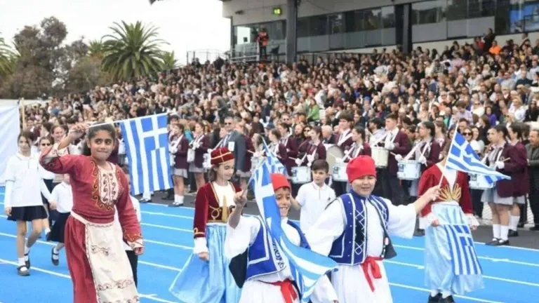 Hellénisme de la diaspora : la jeunesse redéfinit l'identité