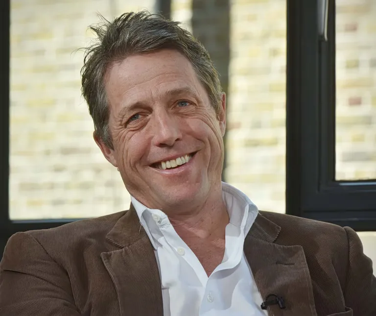 Hugh Grant : pourquoi a-t-il refusé Two and a Half Men ?