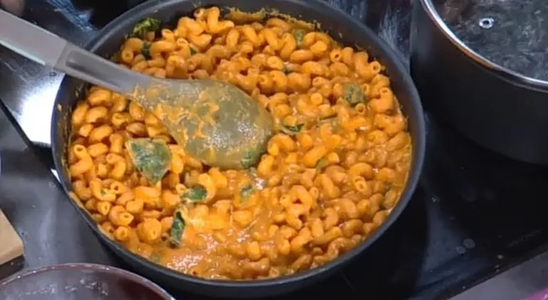 Recette de pâtes strifoni à la tomate et épinards