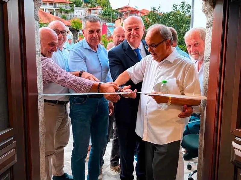 Le gouverneur de Thessalie inaugure la galerie d'art municipale d'Ellinopyrgos