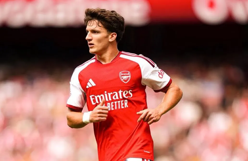 Christos Tzolis s'adapte avec succès à Arsenal et vise le Community Shield