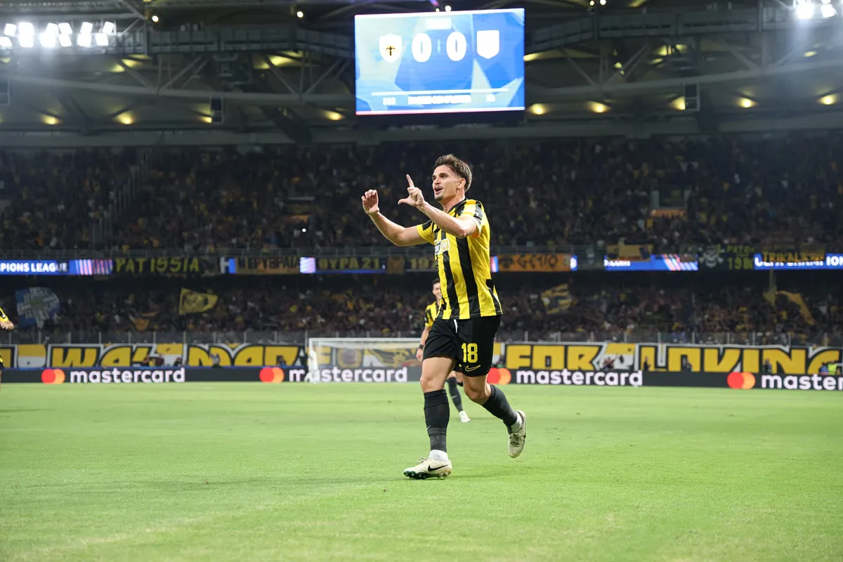 AEK mène 1-0 contre le LASK grâce à un coup franc de Marin