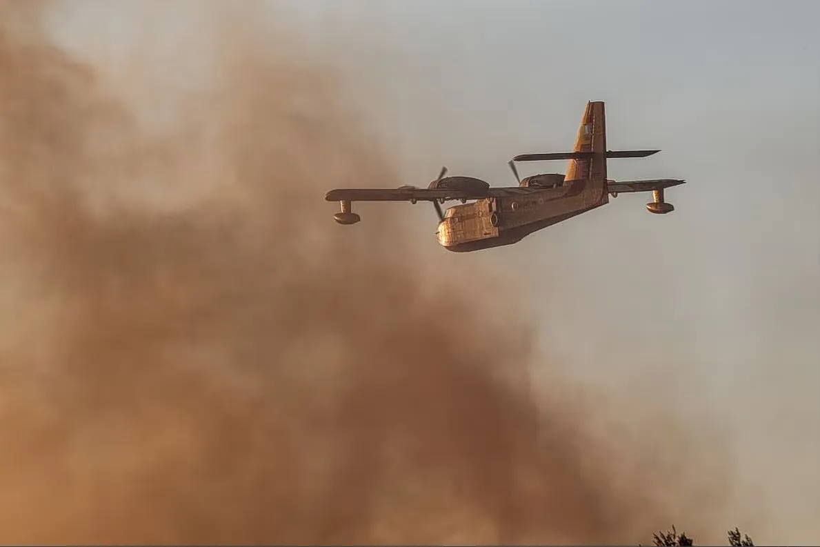 Nouvel incendie à Zante : Le 112 alerte pour Volimes, un front maîtrisé à Marathias