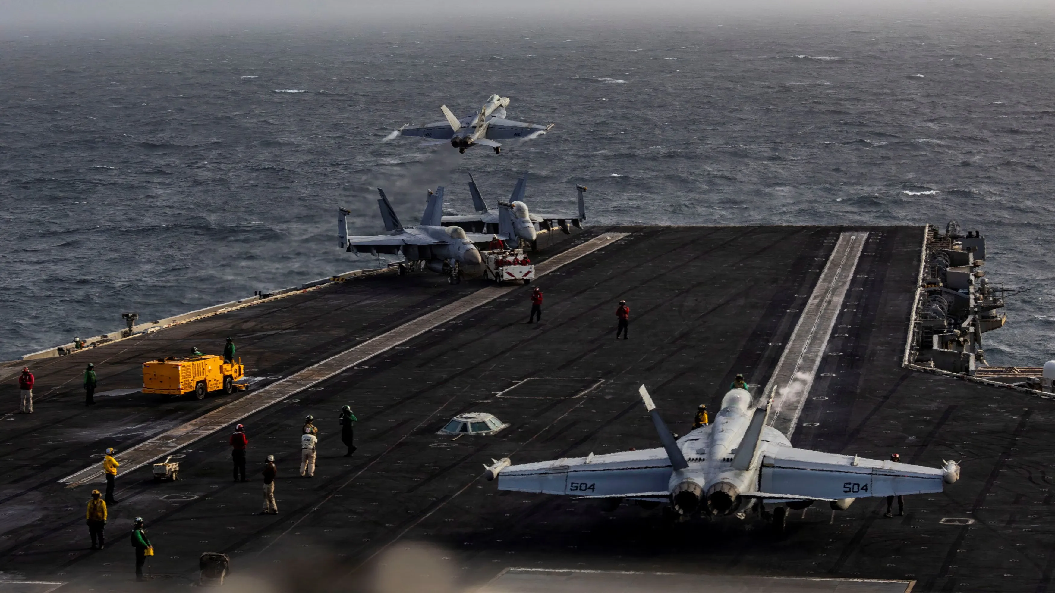 Les équipages des porte-avions américains sous pression : Témoignages de conditions de vie difficiles et de pénuries