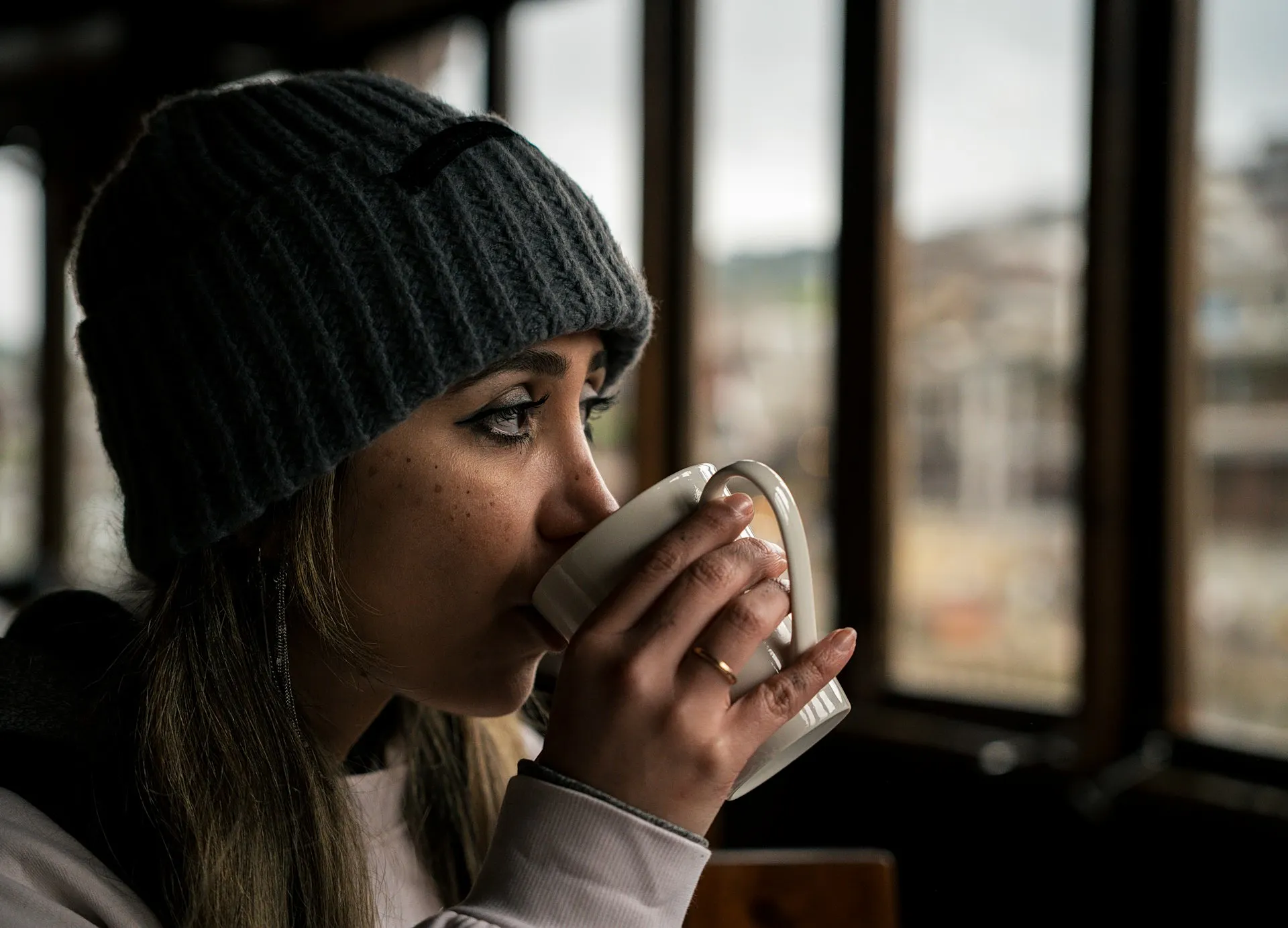 Café et santé mentale : ce qu'une méta-analyse révèle