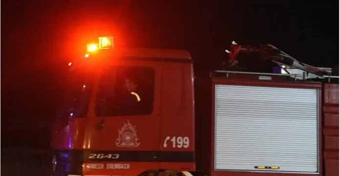 Incendie Aspropyrgos : un feu ravage un site industriel