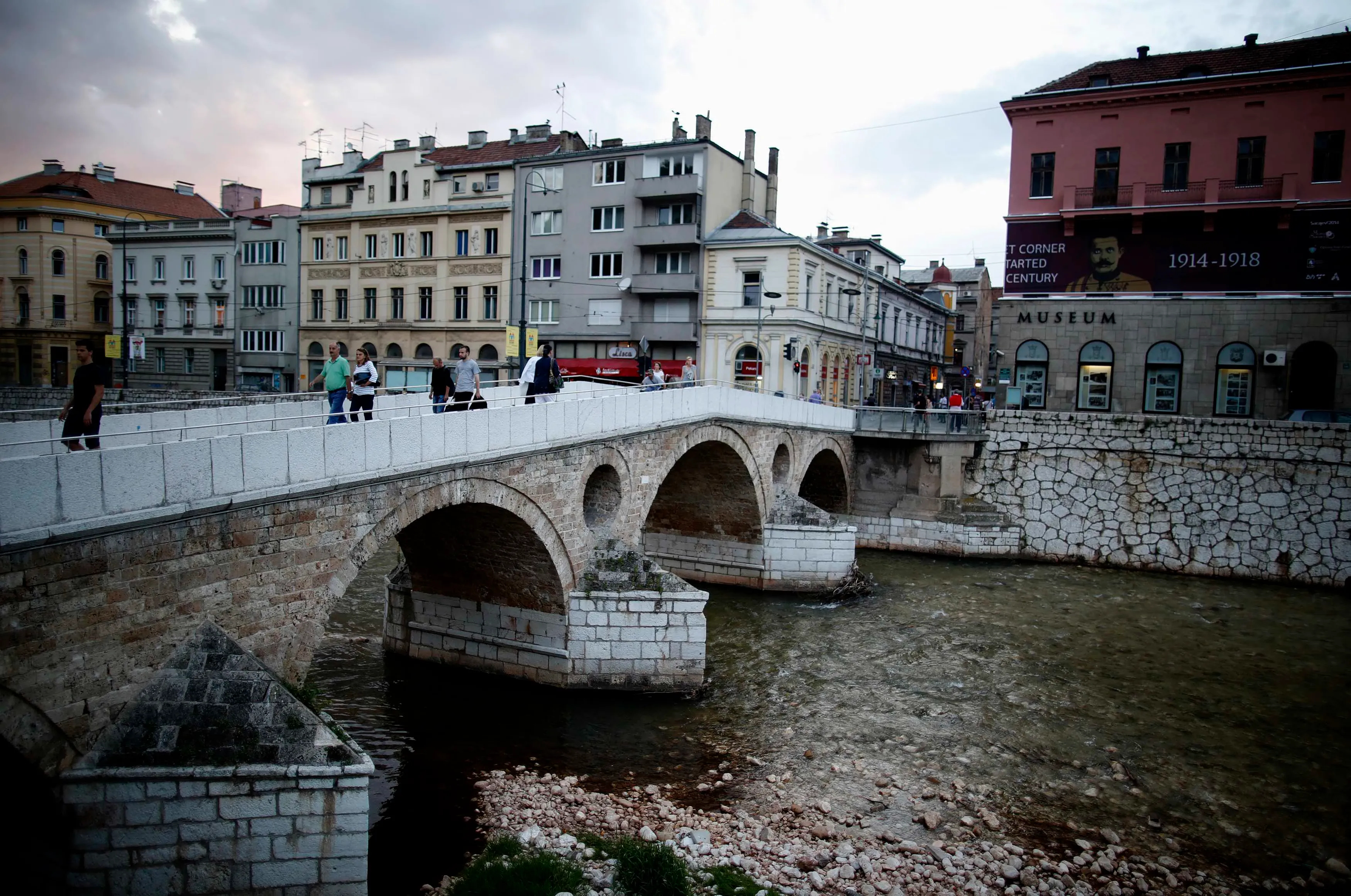 Le « Safari Humain » de Sarajevo : La Justice Enquête sur des Allégations Horribles