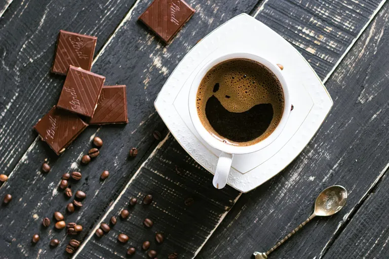 Le lien entre aliments fermentés, café, yaourt et chocolat