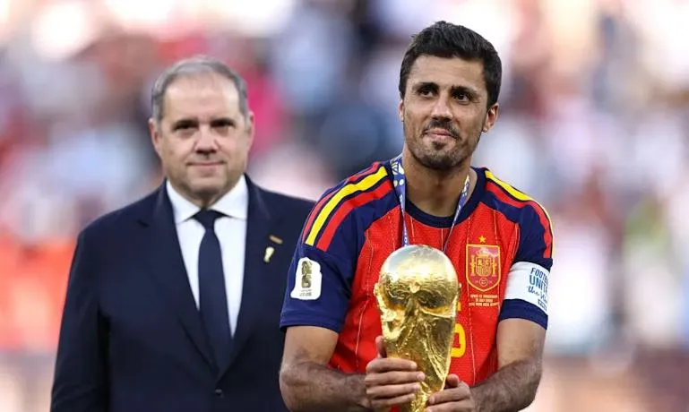 Négociations en Phase Finale Entre le FC Barcelone et Manchester City pour Rodri