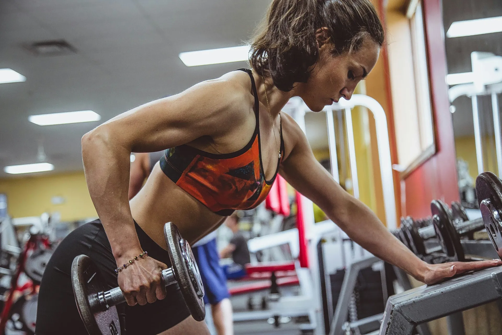 Débuter au gymnase : le guide complet pour les novices en 2026
