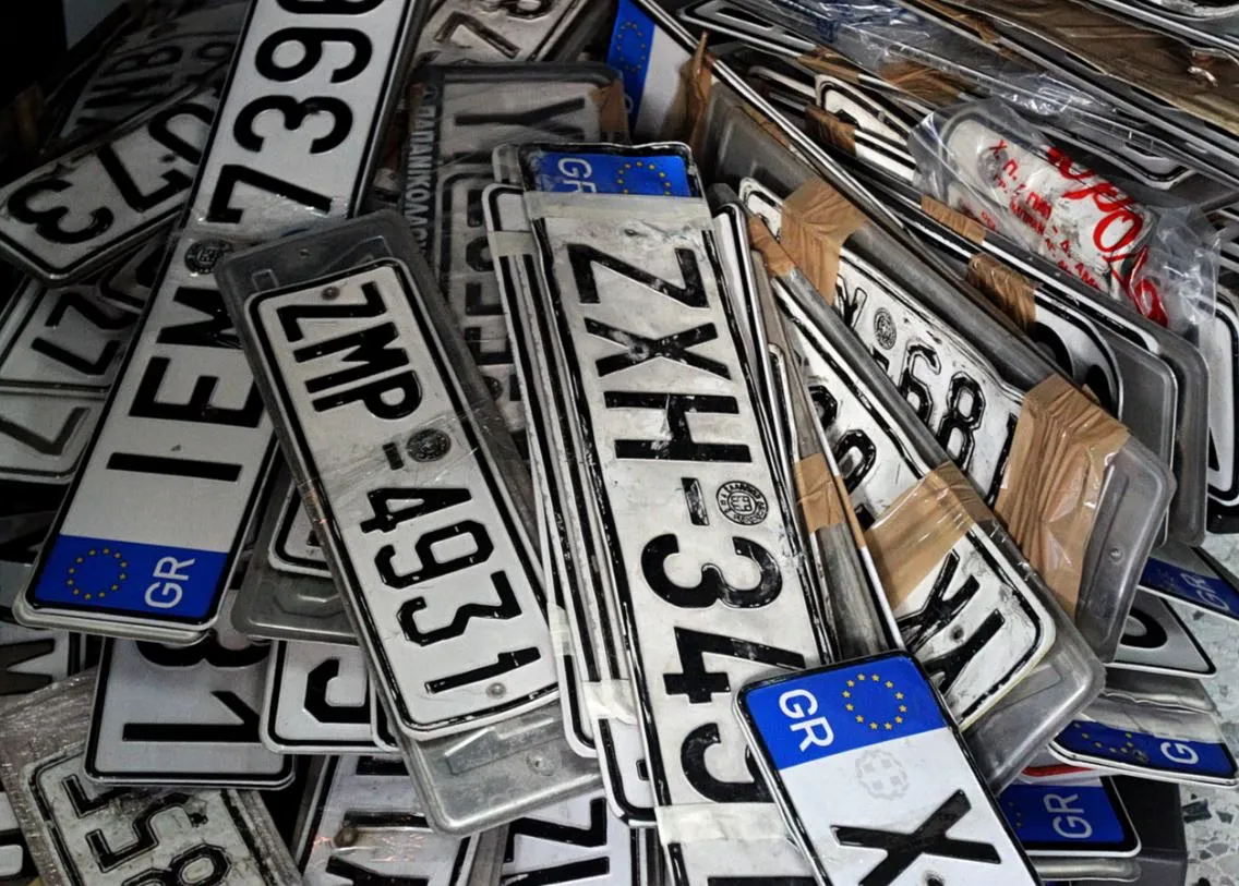 La numérisation révolutionne l'acquisition des plaques d'immatriculation en Grèce