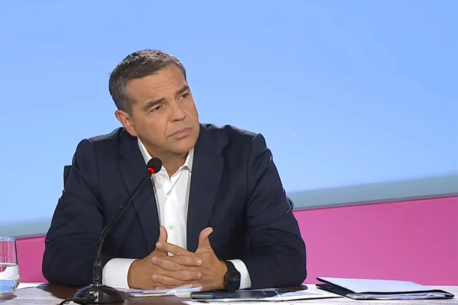 Tsipras sur les interceptions : vœux de prompt rétablissement au neveu du Premier ministre