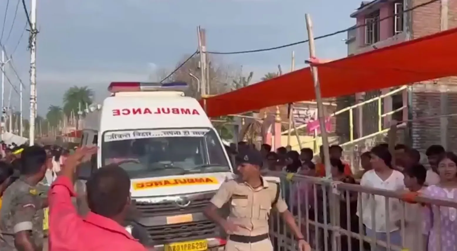 Sept morts dans une bousculade tragique dans un temple hindou en Inde