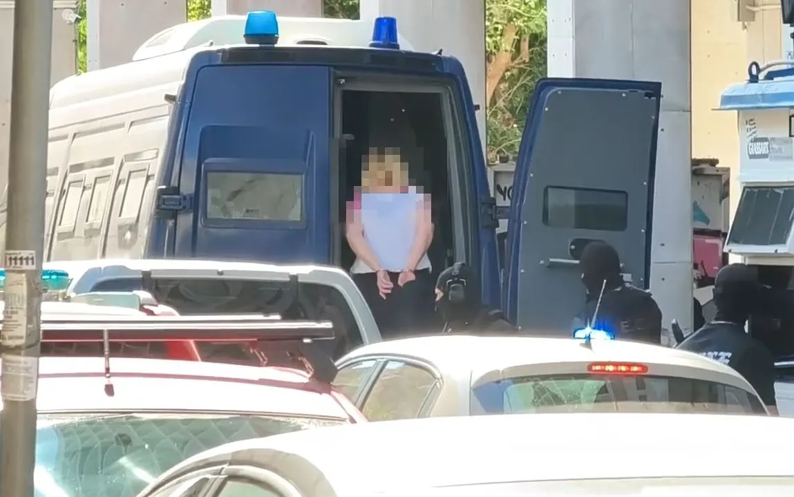 Affaire Marfin : La femme de 46 ans incriminée devant la justice pour son rôle présumé dans l'incendie