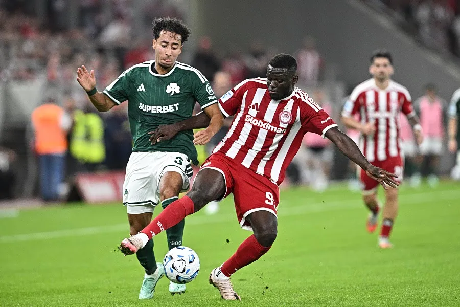 Marius Mouanektidji brille lors du derby Olympiakos