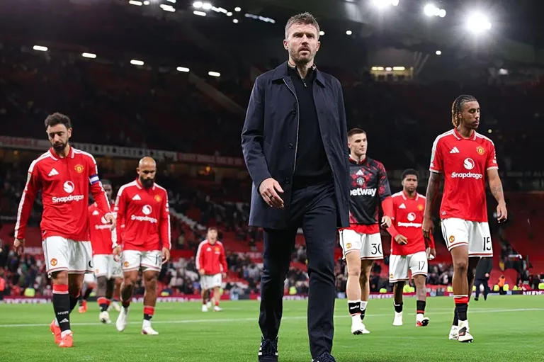 Défaite de Manchester United contre Como : Carrick en crise