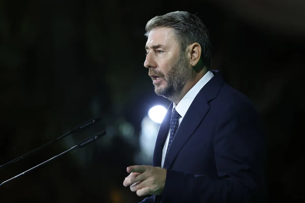 Androulakis demande une enquête complète sur le crash à Tanagra