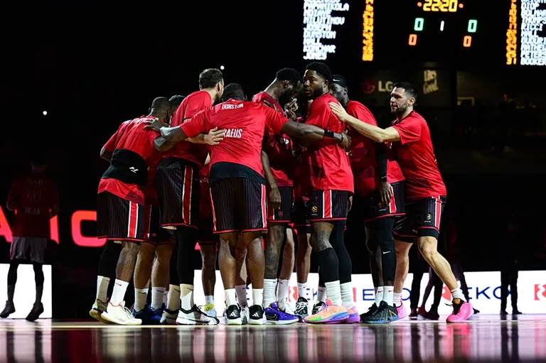 Olympiakos basketball : accueil fou à la Sunel Arena