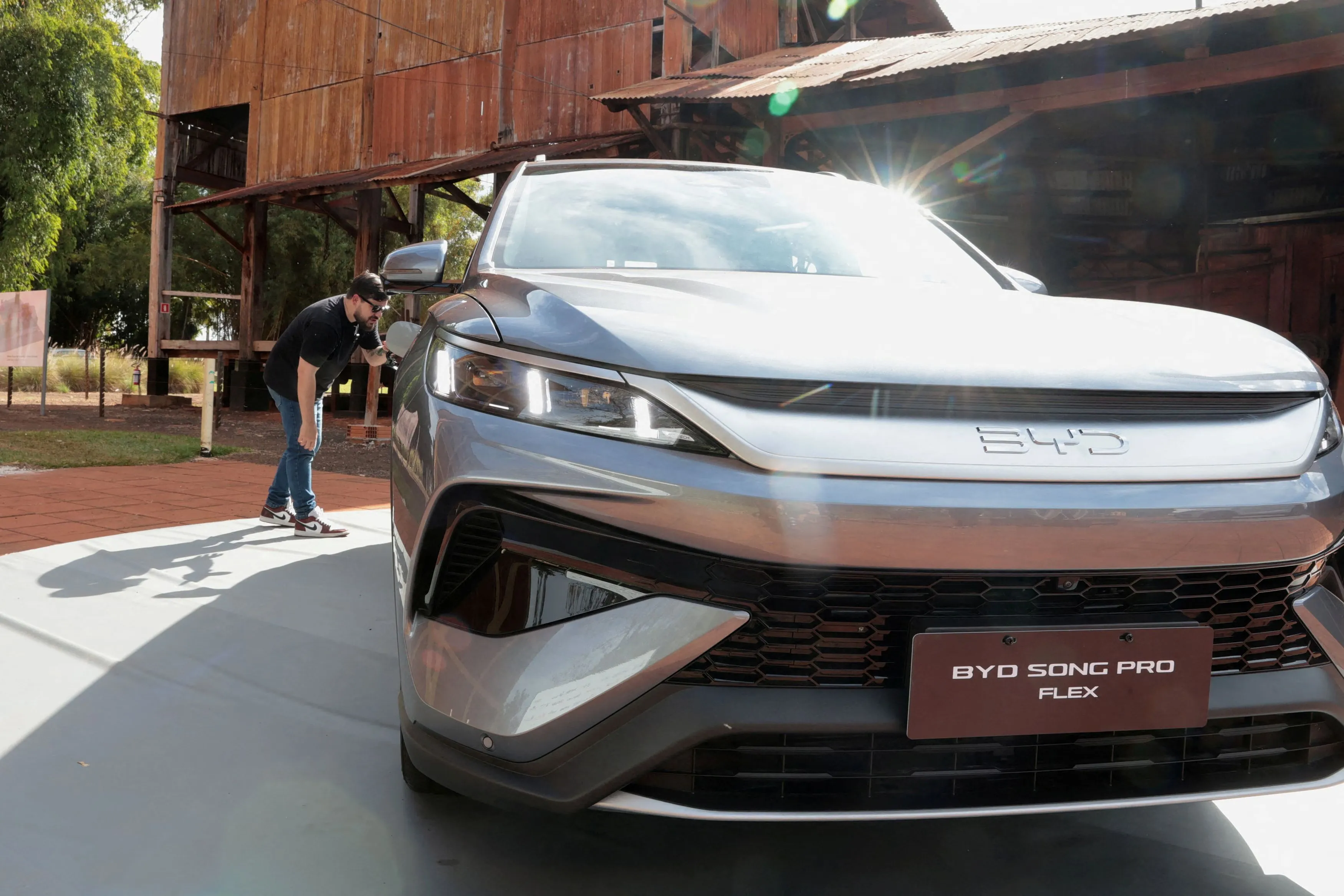 Taxes voitures électriques chinoises : le Royaume-Uni s'en prépare