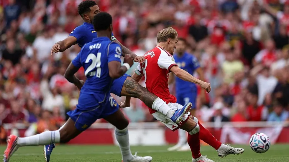 Arsenal renverse Chelsea grâce à une passe décisive de Tzolis