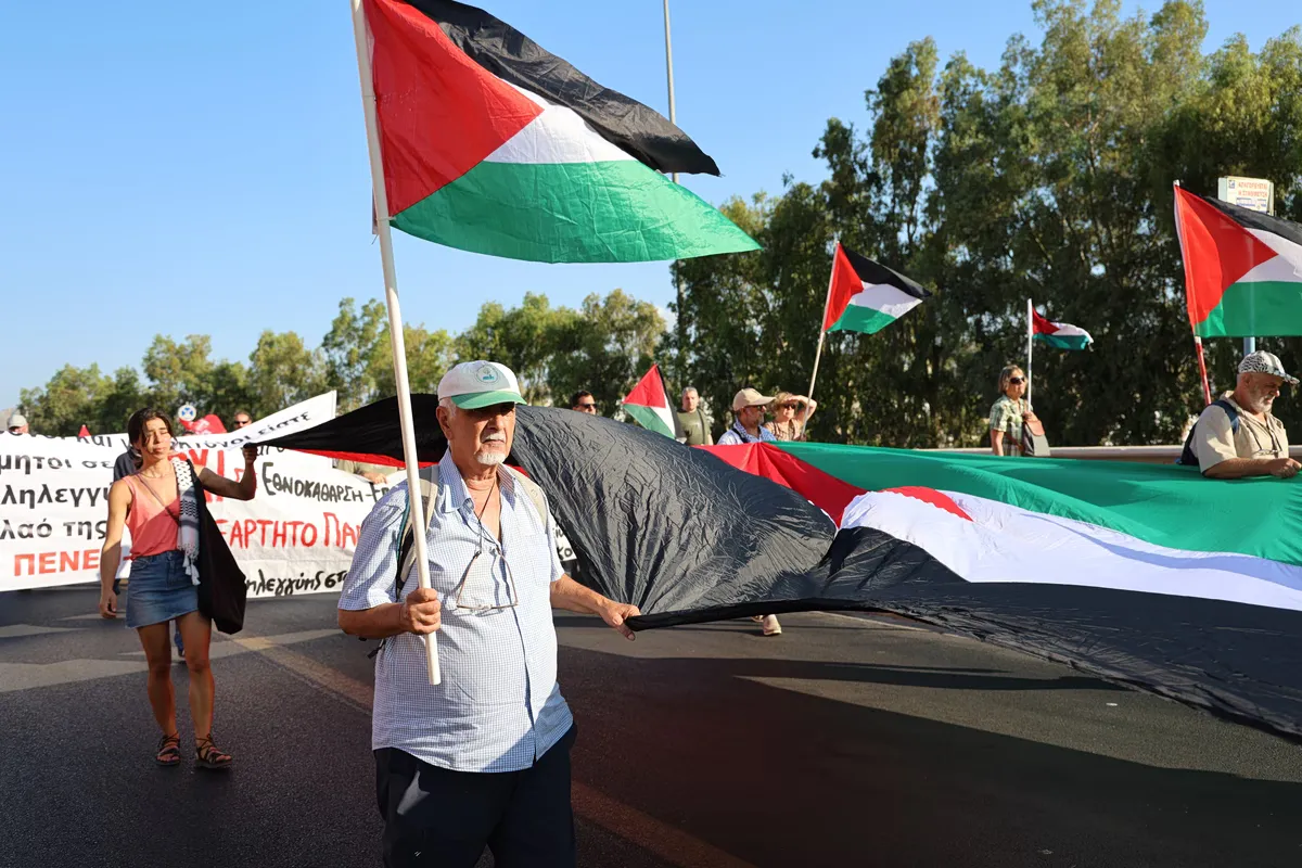 Manifestation au Pirée contre l'arrivée du navire de croisière israélien Crown Iris