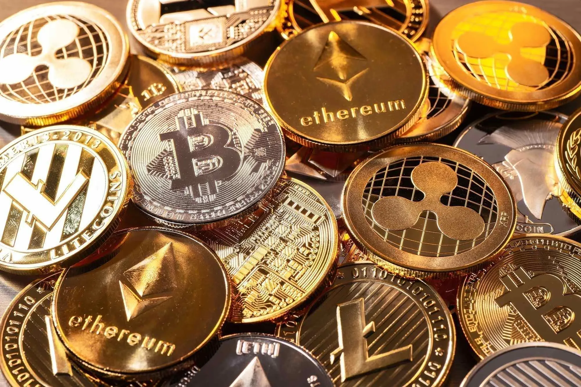 Fraude aux cryptomonnaies en Grèce : Un réseau pyramidal de 8 millions de dollars démantelé