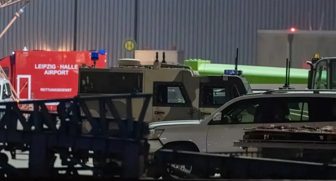 Incident aérien majeur près de l'aéroport de Leipzig: Un avion cargo entre en collision avec un objet non identifié