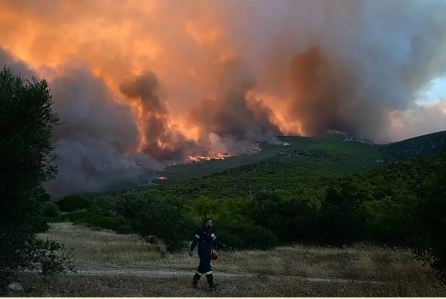 La Grèce face à des incendies dévastateurs chaque été : une analyse des causes et des conséquences